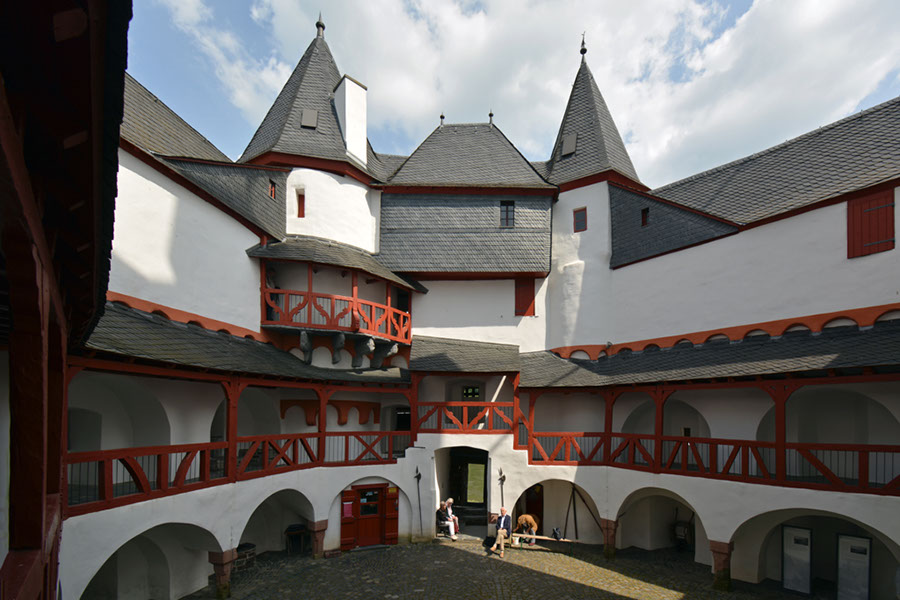 15 Pfalzgrafenstein - Innenhof Richtung Burgtor : DSC_0043-kk